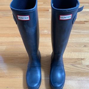 BRAND NEW HUNTER RAIN BOOTS